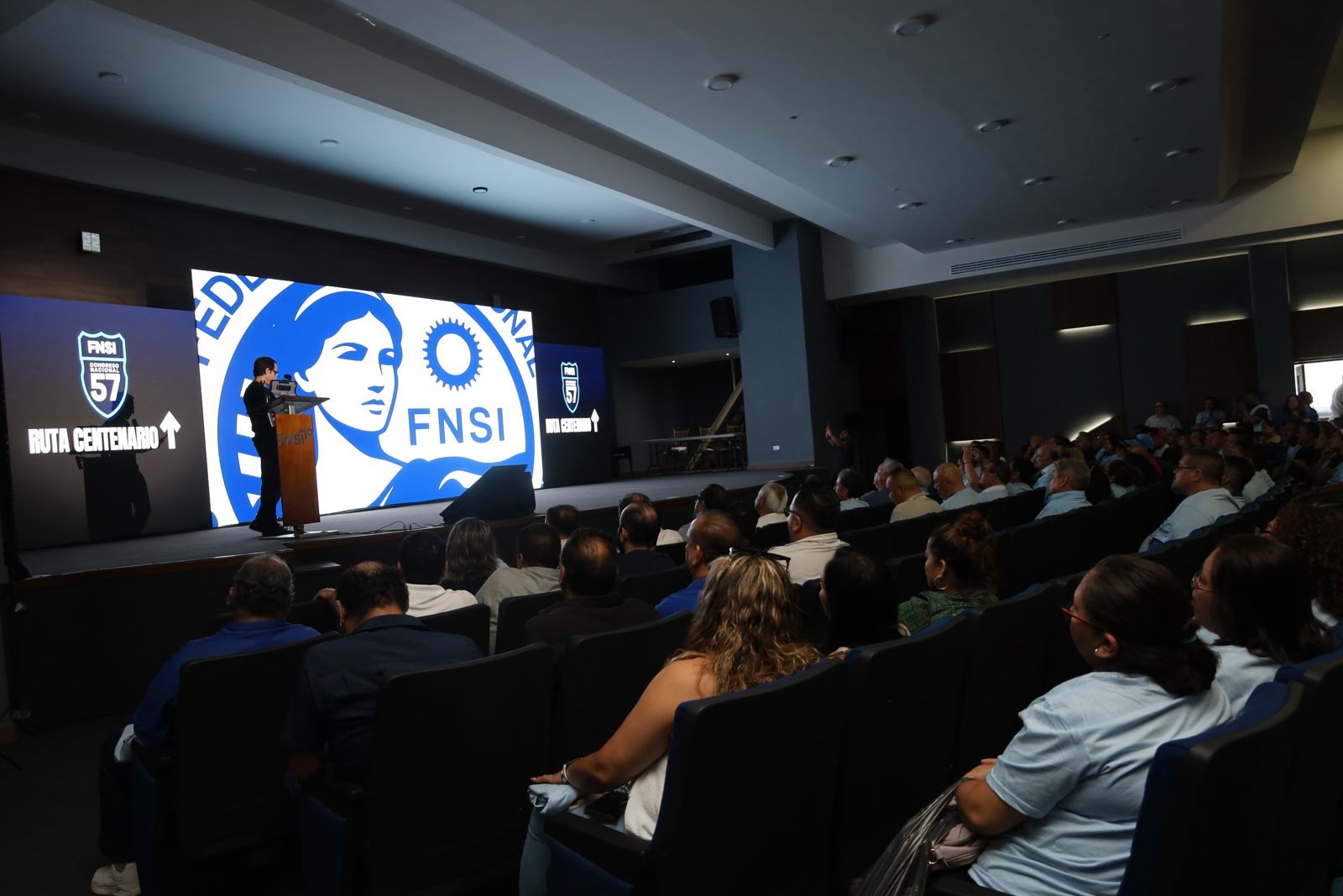 Presenta FNSI nuevo logotipo oficial