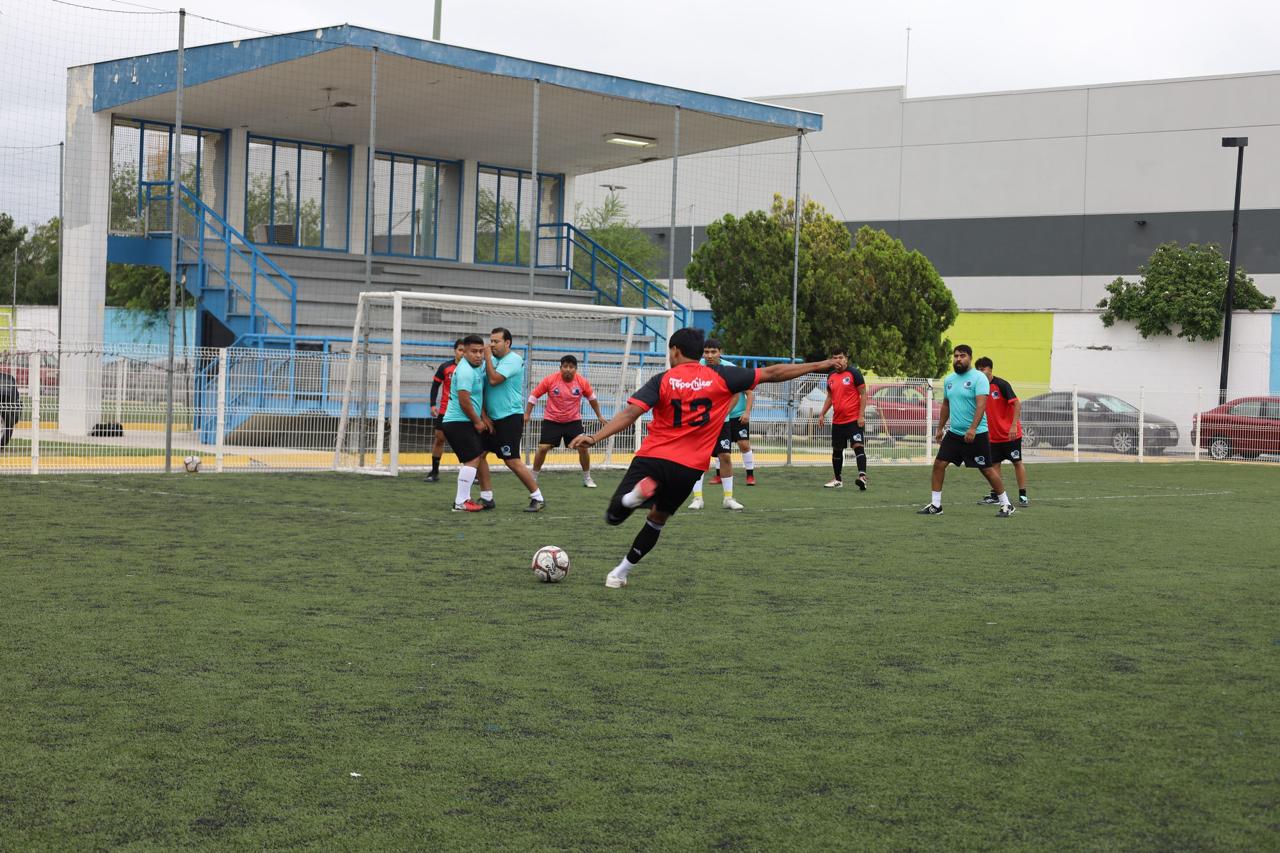 Rueda el balón y suma emociones el Mundialito de la FNSI