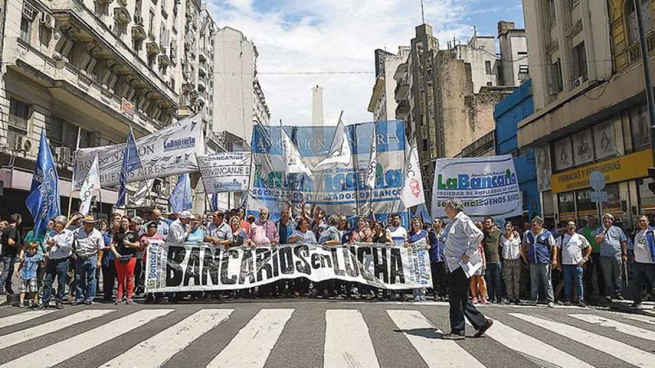 Luchan trabajadores argentinos por conservar sus derechos