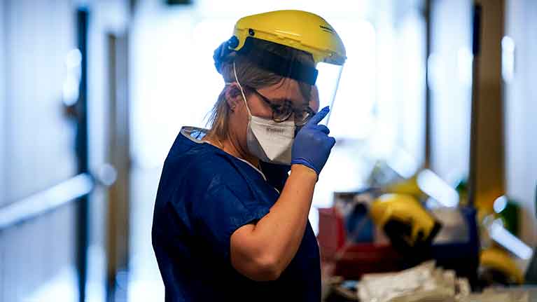 Sufren mujeres por alto nivel de estrés laboral