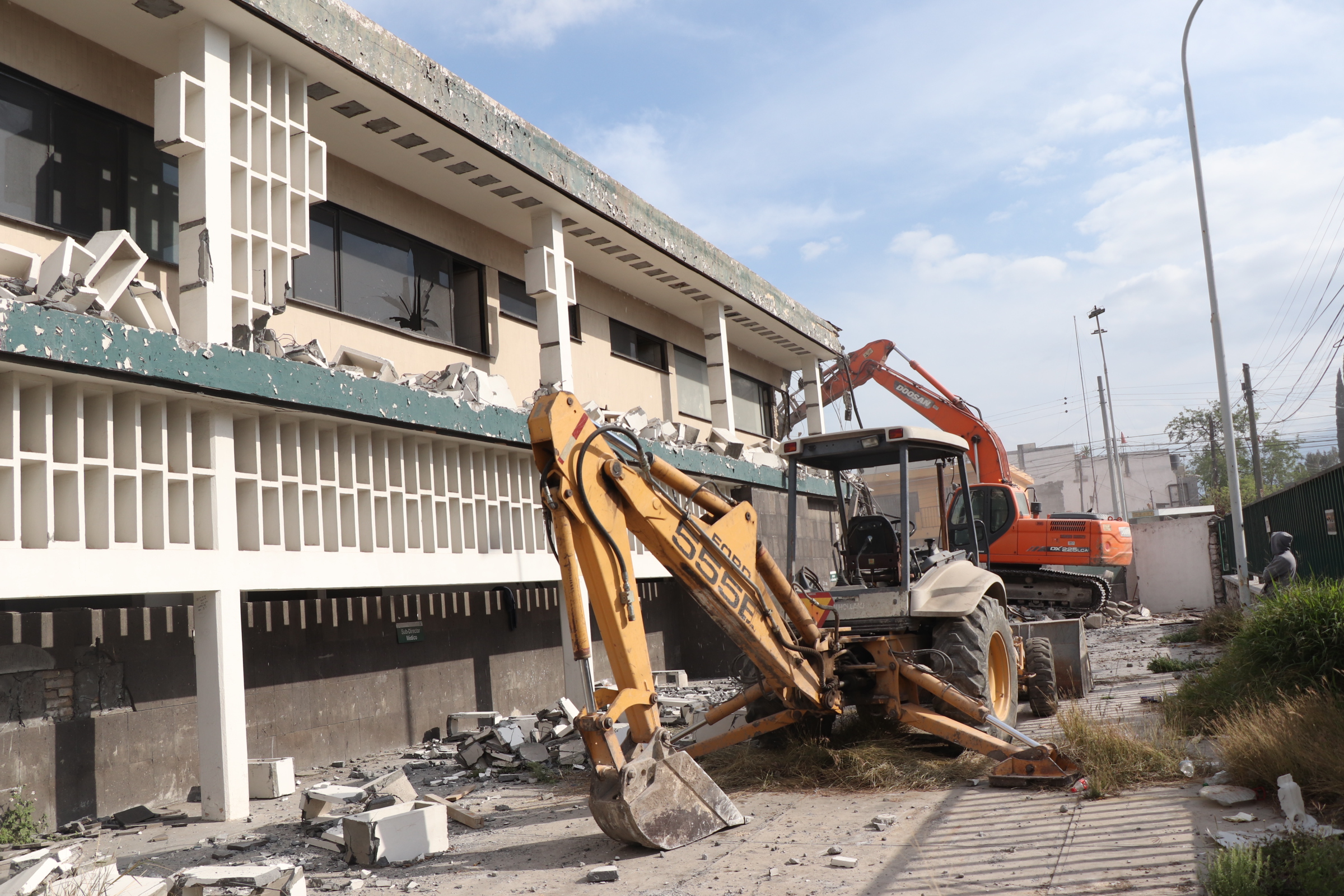 Inicia demolición de la UMF 15 del IMSS Nuevo León