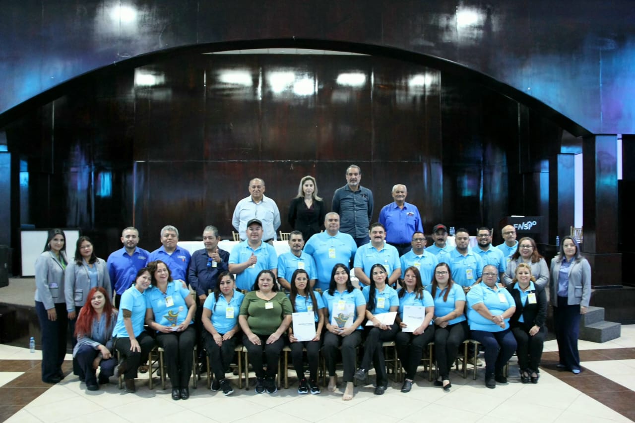 Gradúa CECADE a la generación 25 del Diplomado de Desarrollo Laboral